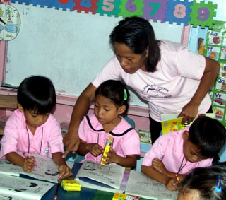 Teacher Mercy with Patnanungan Learning Center children (AM Class)